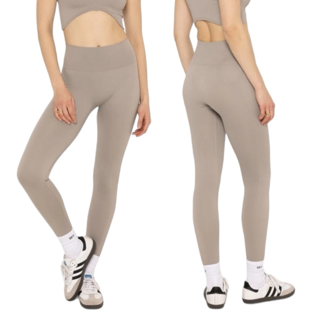 SET ACTIVE SculptFlexโ Leggings in Stardust. Size Small